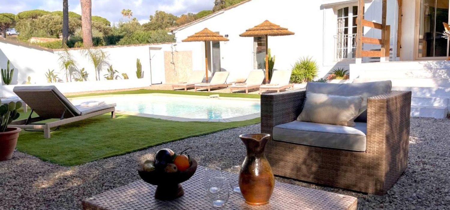 Villa 150m mer, piscine chauffée Grimaud - salon ext piscine